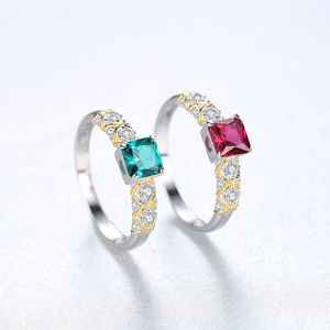 Bankiet ślubny syntetyczny Ruby Emerald S925 Srebrny pierścień Kobiet Biżuteria Elegancka Lady Micro Zestaw cyrkonu Luksusowe kolczyki Akcesoria Walentynkowe Prezent