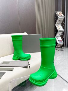 Designer botas de chuva em conjunto para mulheres colocam isso bonito no clima da chuva com tamanho 35-40