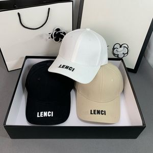 Designer Letter Baseball Cap English Peaked Caps Trendiga vilda m￤n och kvinnor samma solhatt