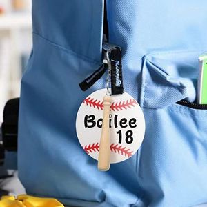 Keychains 36 stycken baseball nyckelring trä bat klistermärken för festtema leveransnyckelpaket