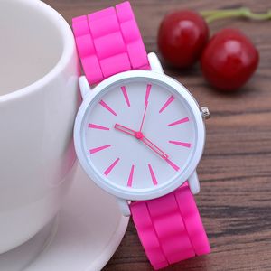 HBP Women Business Watch Classic Womens Watches Designer Design Personalized Strap Quartz Movement Casual Clock Montres De Luxe