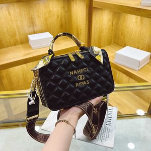 Design Bag Advanced Women 2023 New Fashion Small Fragrance Lingge Cross Body Net Red Portable One Shoulder Box factory Cheap Wholesale and Retail