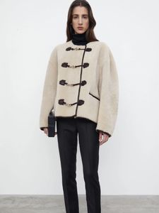 여자 재킷 캐시미어 겨울 여성을위한 긴 소매 트위드 프랑스 가죽 버튼 라운드 목 싱글 가슴 짧은 코트
