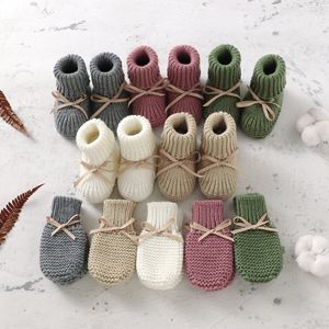 İlk yürüyüşçüler bebek ayakkabı eldivenleri set örgü toddler bebek kayma yatak el yapımı doğmuş kız çocuk sevimli bot mitten moda kelebek düğümü 221117