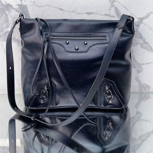 Le Cagole Borsa tote media da uomo in pelle di agnello Arena nera hardware argento invecchiato Borse a tracolla Designer Borsa a tracolla intrecciata in pelle Pochette rimovibile con zip