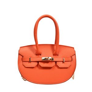 2023 أكياس المصمم The Tote Design Handheld Women's Bag New Button Shell Simple Simple Crossbody Counter Bag 5678