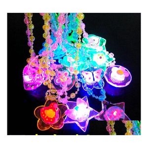 Partybevorzugung LED leuchten Cartoon-Anhänger Halskette Weihnachten Kinder Adts Partybevorzugungen Kreative leuchtende Glow-Halsketten Acryl Lanyard Dhkoq