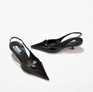 검은 펌프 슬링 백 샌들 여성 신발 낮은 힐 고급 샌들 브러시 뾰족한 가죽 특허 레이디 웨딩 파티