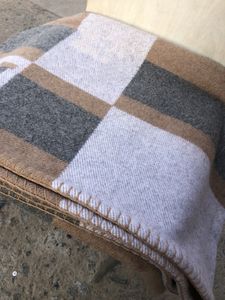 Cobertor cinza h desenhador e almofada cinza h grosso sofá doméstico boa qualidade 130170cm 5050cm mais vendido tamanho grande cores de lote de lã