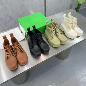 2023 Designer stały kolor BOTS Rain Boots Kobiety luksusowy moda ekologiczna gumowa fala fala dolna linia botki przenośne buty na wysokich obcasach na wysokim obcasie