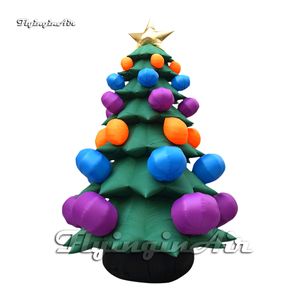 Decorazioni natalizie all'aperto Grande albero di Natale gonfiabile simulato con ornamenti Palla pendente multicolore per eventi del parco