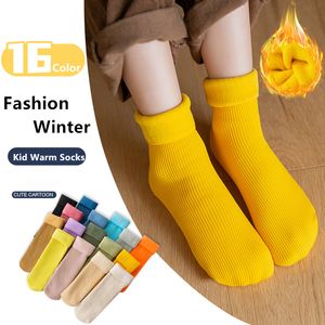 Crianças Meias de 2pcs lote de inverno Cashmere neve longa filhos macios quentes para o bebê 3 13 anos meninos meninas piso térmico 221118