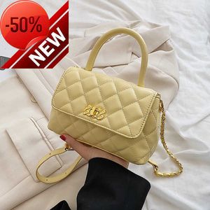 Il negozio ha l'80% di sconto sulla borsa all'ingrosso da donna 2023 New Fashion Net Red Small Fragrance Korean Handheld Diamond Chain One Shoulder Crossbody