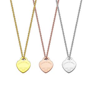 Pendanthalsband Kvinnor Single Peach Heart Neckor Designer smycken halsband för guld/silver/ros med fullt paket med varumärke som bröllop julklapp