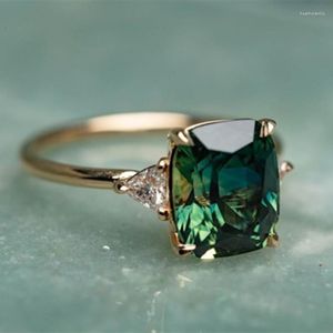 Fedi nuziali Anello con smeraldo quadrato vintage per donna Moda colore oro intarsiato Zircone verde Gioielli da sposa per fidanzamento Regalo femminile