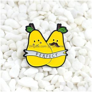 Pinos broches desenho animado casal pêra broche para garotas amarelo pino de lapela de lapela por atacado Badges de metal jóias de broche sma dhxrg