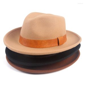 BERETS Fashion Winter Fedora Hat For Women Men 2022 Autumn Thick Wool Belt Felt Wide Brim Fedoras Jazz Cap Black Sombrero de Mujer