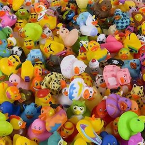 Bath Toys 5 100pcs Rubber Duck Kids and Criandler Birthday Birthday Baby Shower School Sala de aula Presente Summer Beach Pool Atividade 221118