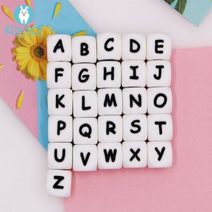 Zęby małe zabawki Kovict 12 mm 100pcs silikonowe litery Koraliki angielskie alfabet dziecięce na spersonalizowane imię