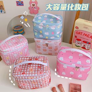 Borse cosmetiche Ins Fashion Borsa di grande capacità Girls Bear Print Impermeabile Beauty Storage Trucco da viaggio portatile