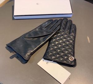 Lyxdesigner handskar l￤der vadderade vinterhandskar fashionabla och m￥ngsidiga klassiska kvinnor039s handskar varm vindt￤t antifre1320241