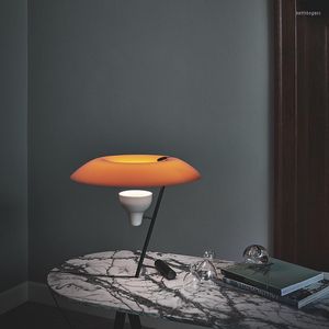 Bordslampor italiensk designer enkel kreativ vardagsrum studie sovrummet s￤ng lampa nordisk modell el dekorativ skrivbord