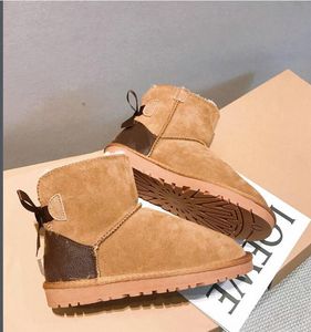 Women Classic Mini Boots Snow Boot Platform Slippers Matte Päls Suede Sheepskin Wool Blend Comfort Winter Fall Designer Ankel Booties Zhen