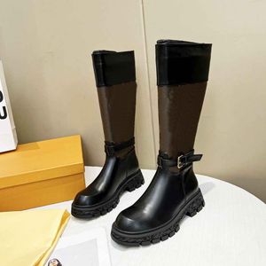 Kvinnans designer Knee Boots Classic Luxury Martin Half Boot Cowskin Rubber Sole Leather Fashion Women SDFD