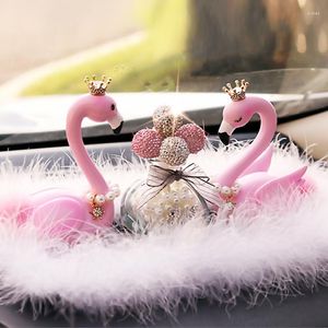 Decorações de interiores Decoração de carro flamingo Spring Spring Head Toy Plant Flower Pasted Dashboard Accessories Center Console