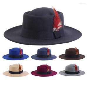 Basker kvinnor m￤n ull vintage fedora hatt med fj￤der band bred grim manlig kvinnlig h￶st topp jazz m￶ssor panama sombrero m￶ssa