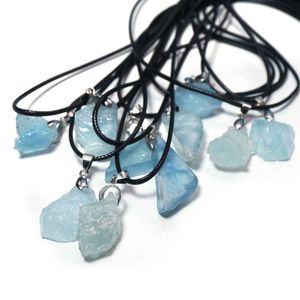 Аквамариновое подвесное кристаллическое ожерелье нерегулярное сырой драгоценный камень заживление морской синий кварцевый камень оптом в объеме