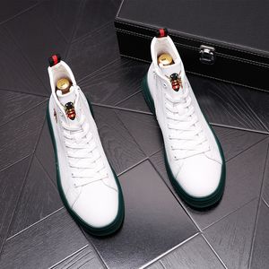 Küçük beyaz ayakkabılar işlemeli ayak bileği botları moda dört mevsim erkekler yüksek top rahat tahta ayakkabıları yüksek içinde yeni kalın dip