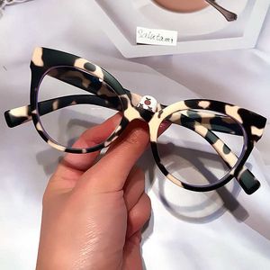 サングラスフレームヴィンテージラウンドキャットアイ女性のためのアンチブルーライト眼鏡新しいファッションブランドプリントコンピューターグラスフレーム