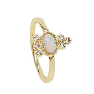 Bröllopsringar Elegant Fashion Gold Stapelbar Ring Egg Form Fire Opal Sparkly Design Delicate Dainty for Gir