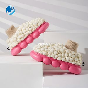 Slippers Mo Dou Winter Winter Fashion Casal Casal Sapatos de algod￣o quente marca de pel￺cia 221119