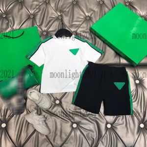 Ontwerper SS NIEUWE KINDEREN Korte broek Sets White T Shirts Brand Pieces Sets Triangle Logo Shirt For Kids Casual Sports T Shir282Ll