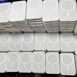 Schnellladegerät-Akku mit 5000-mAh-Akkus Kapazität Powerbanks Offizielle Einzelhandelsverpackung Drahtloses Ladegerät Powerbank für iPhone 13 12 Pro Max Mini