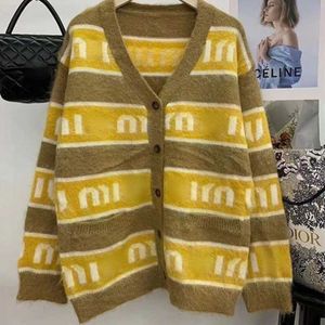 MIU Designer Sweater Femmes Panks de laine Femmes Femmes Tricots Cardigan Veste Mode décontractée Cashmere Coat