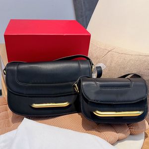 スタッドフラップクロスボディバッグ女性ハンドバッグ財布本物の革の内部ファッションレターゴールドハードウェアプレーン肩のメッセンジャーバッグ2サイズ