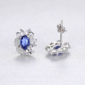 Ny lyx syntetisk ￤delsten S925 Silver Flower Stud ￶rh￤ngen Kvinnor smycken Fashion Temperament Lady Shiny Zircon Delicate Earrings Accessory Gift