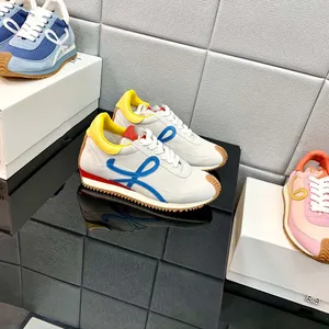 Scarpe casual di lusso Loews da donna da uomo Flow Runner in sneaker con lacci in pelle scamosciata di nylon Morbida tomaia in gomma color miele con suola ondulata che curva intorno al 06