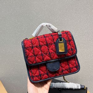 Kadın Messneger Tweed Yün Kapitonlu Çantalar Üst El Totes Altın Metal Donanım Matelasse Zincir Crossbody Crossbody Omuz Dönüşü Dış Mekan Sacoche Kozmetik Kılıf 21x18cm