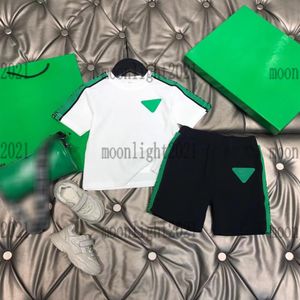 Ontwerper SS NIEUWE KINDEREN Korte broek Sets White T Shirts Brand Pieces Sets Triangle Logo Shirt For Kids Casual Sports T Shir223V