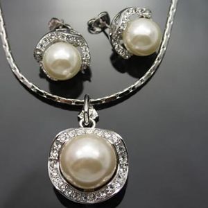 Vackra charmiga smycken White Shell Earring Halsband Set Aald1101