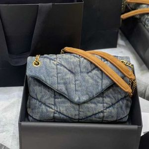 Tasche aus gewaschenem Denim im klassischen Stil, Luxus-Designer, Damen-Pochette, luxuriöse Puffer-Kette, Cowboy-Umhängetasche, Falten, Klappe, Umschlag, Messenger