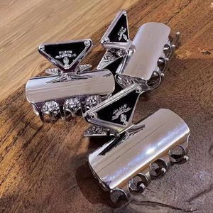 Metall-Dreiecks-Buchstaben-Klauenklemmen, Damen-Buchstaben-Haarklammern für Geschenkparty