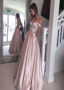 Elegant Long Blush Prom Dresses Off Axel Aline Floor Length Satin Pärllös Cap Hylsa Brudtärklänning Formell Eve8748404