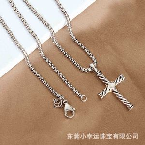 X Wear Necklace Cross Men Kvinnor Lyxiga halsband Designer Tråd hänge modelinje retro födelsedagspresent