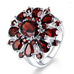 Küme halkaları moda kakma garnet zirkon kadınlar ring festival ziyafet takı hediyesi