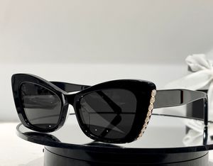 Shiny Black Cat Eye Solglasögon med pärlor Kvinnor Summer Sunnies Shades UV400 Eyewear With Box